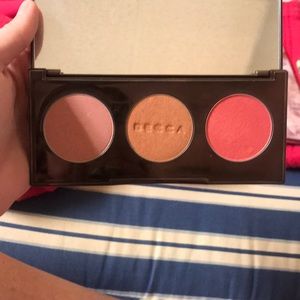 Becca Blushed With Light Palette